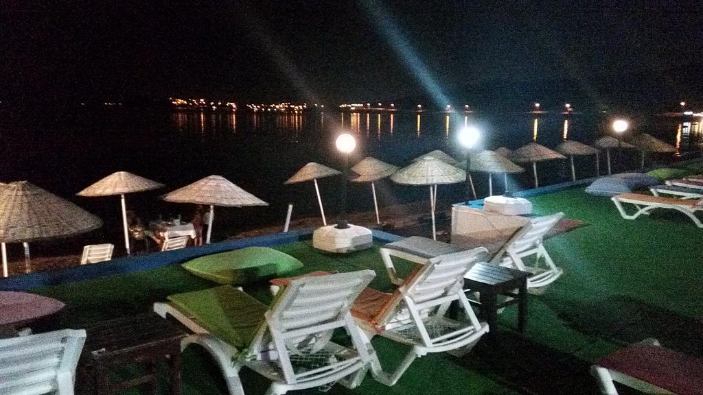 Cunda Beyaz Balina Hotel Ayvalı Esterno foto